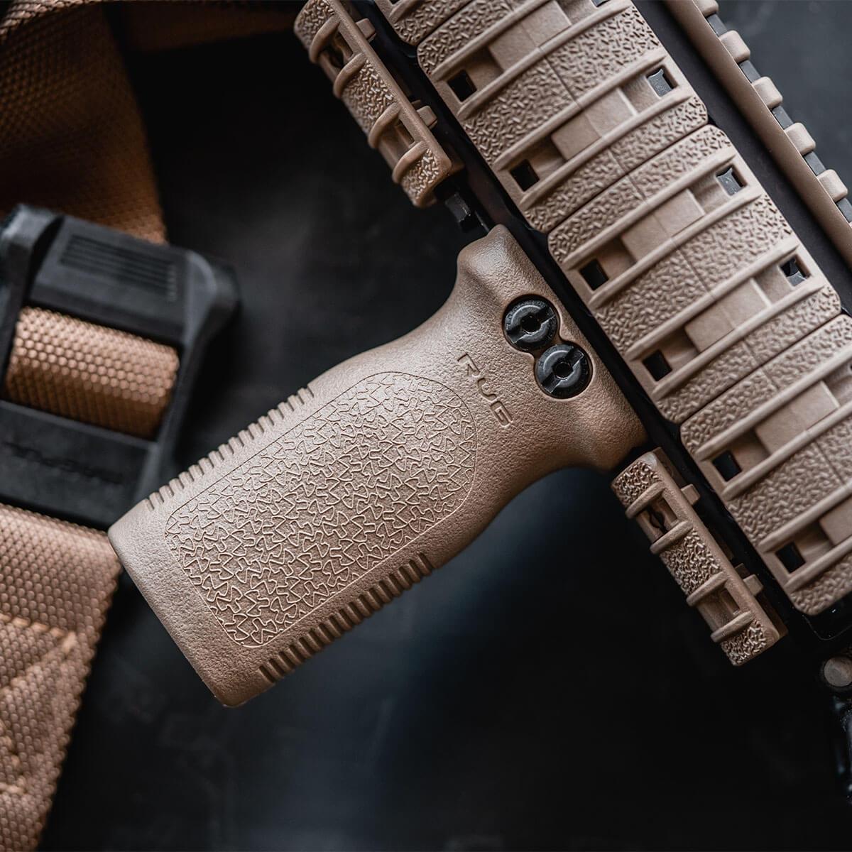  Magpul RVG - Rail Vertical Grip, FDE (Tan)