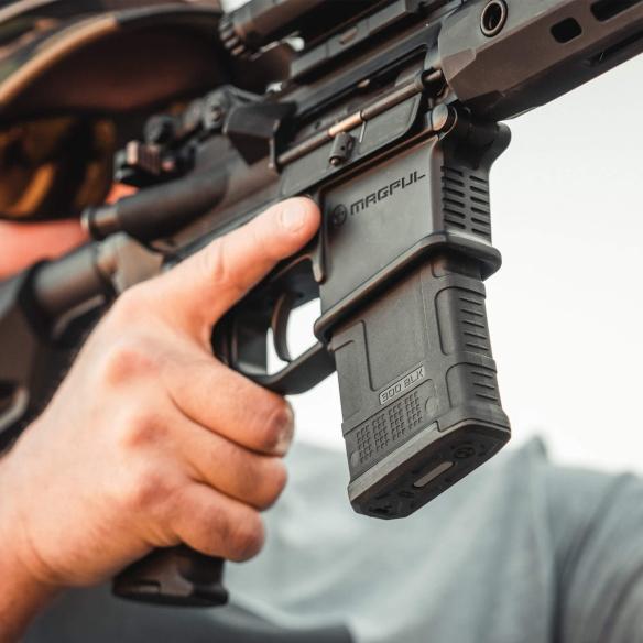MAGPUL AR15 & M4 CARBINE 300 BLACKOUT 20 ROUND MAGAZINE, BLACK